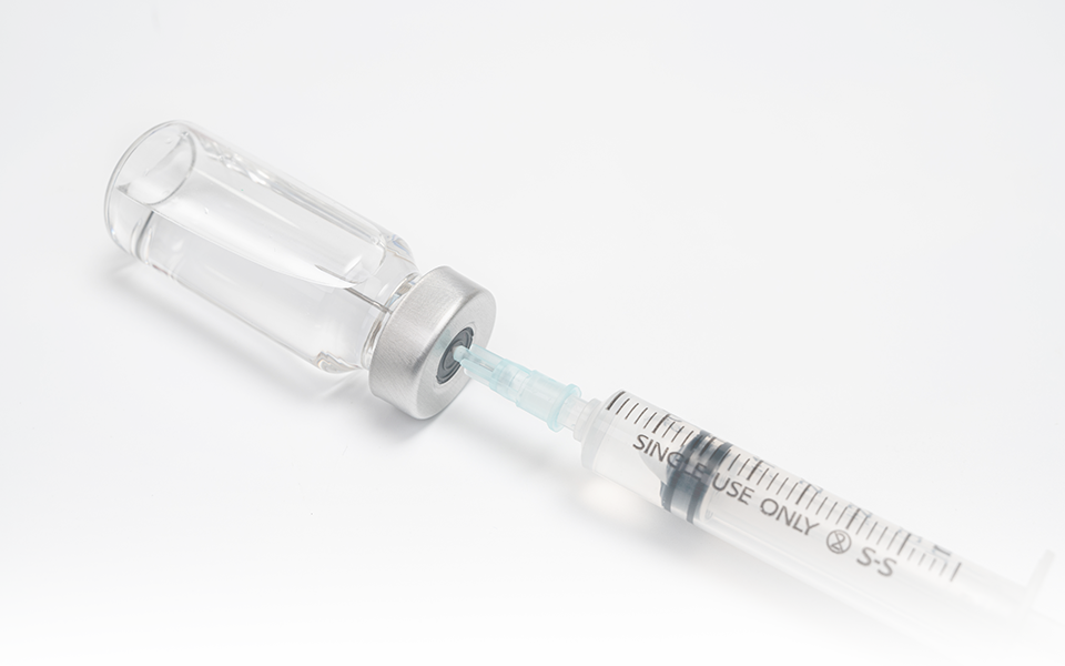 환자의 피부 고민을 세심하게 상담하는 피부과 전문의